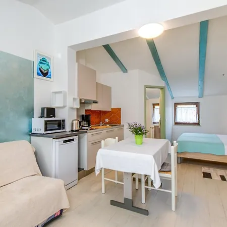With Parking Space - 25360 Apartman *