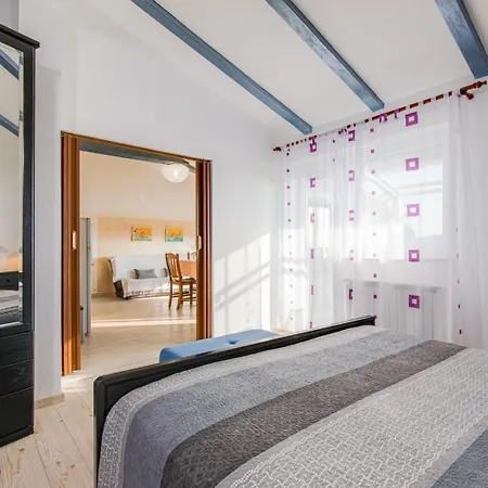 Apartman With Parking Space - 25360 *